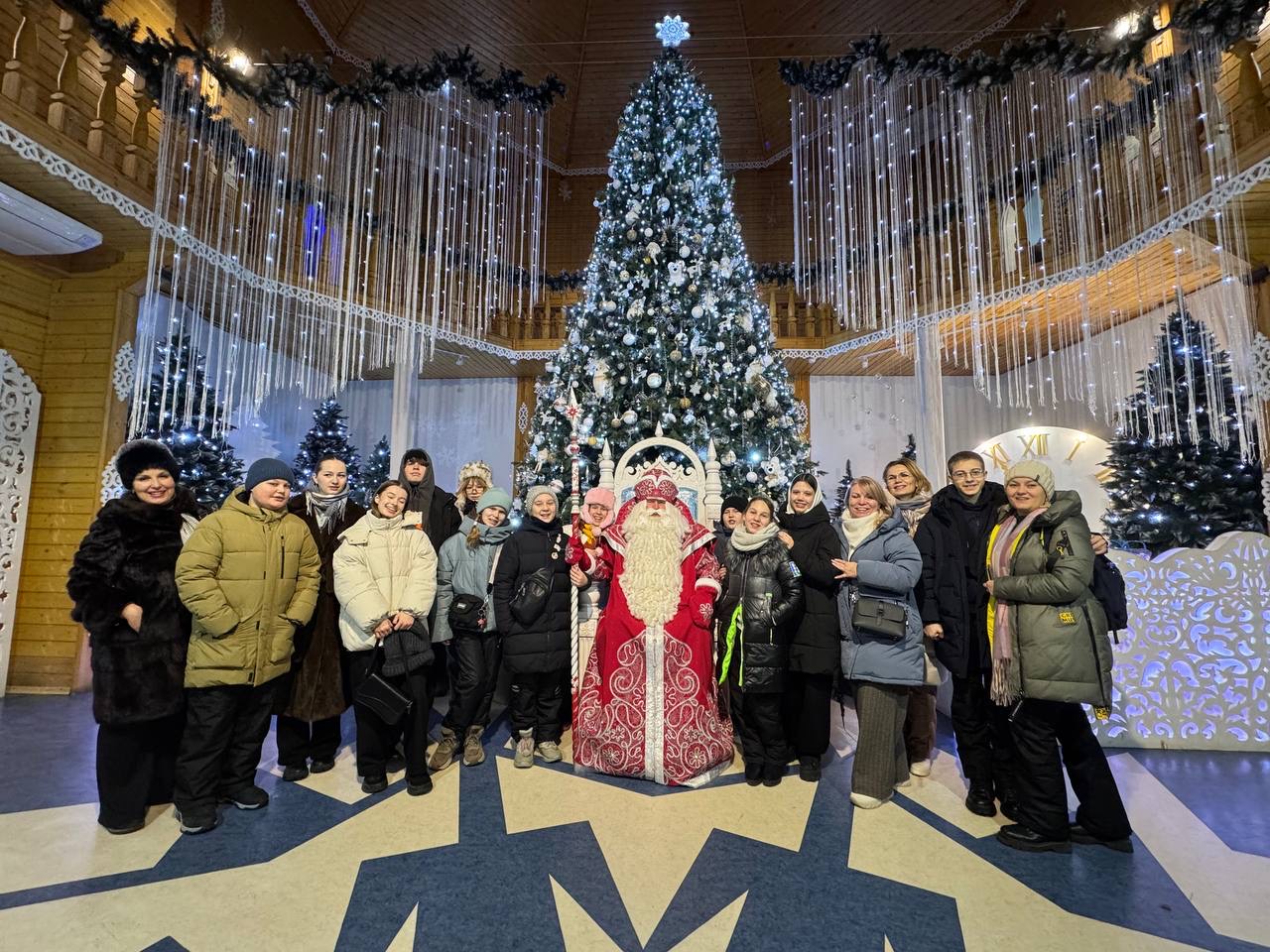 Прямо сейчас «Галёрка» находится на родине Деда Мороза — в Великом Устюге!